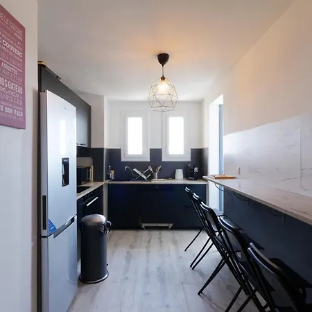 Le Beaulieu * 4 * 8pers * Clim * Parking * Balcon דירה